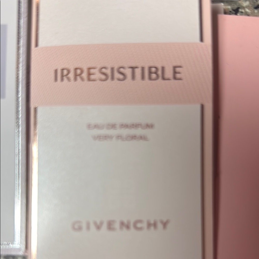 Designer Perfume Sample Set - Picture 3 of 8